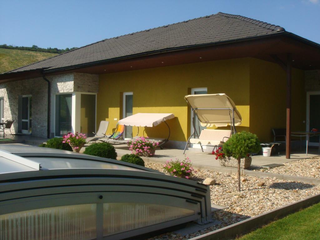 Apartman Kurdejov Hustopece Exterior photo